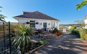 Lovely Private Studio Room With Own Kitchen And Bathroom. Set In The Popular Area Of Shiphay In Torquay And Only A Short Walk From Torbay Hospital